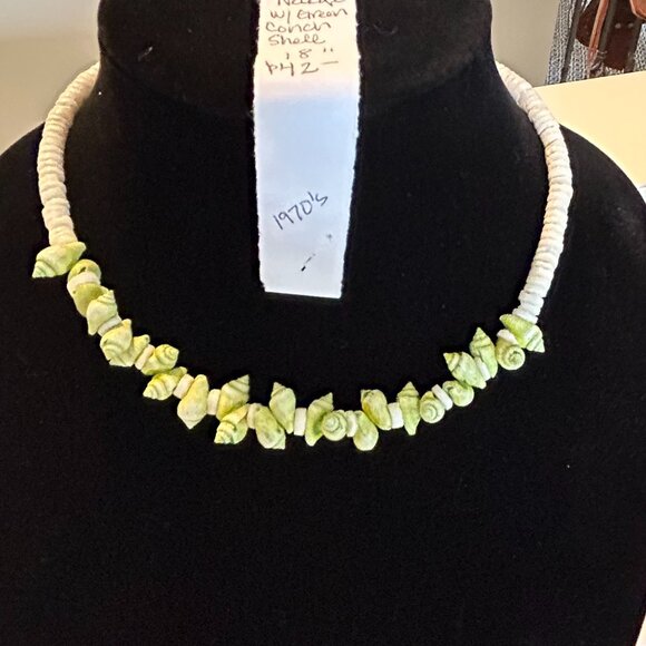 Vintage White Puka Necklace with Green Nautilus Shells 18" - Picture 2 of 9